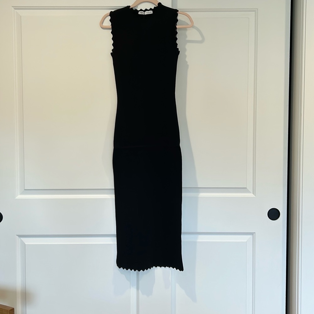 Zara Black S Body-con midi dress - NWT